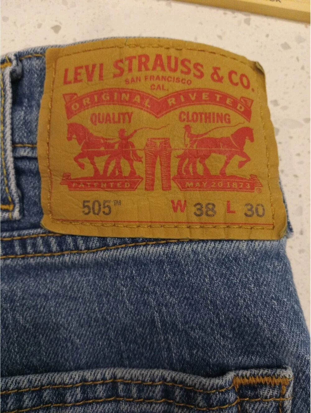 Levis 505 Regular Straight Fit Jeans Mens 38x30 Medium Wash Blue Denim Classic